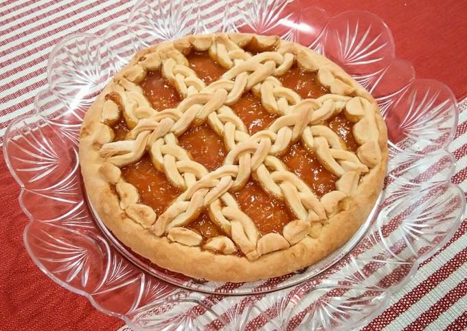 Crostata con marmellata di albicocche