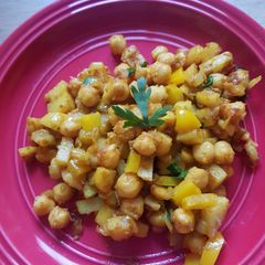 A picture of Potato chickpea dish.