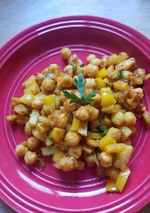 A picture of Potato chickpea dish.
