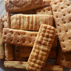 A picture of Cheddar cheese cookies/cracker.