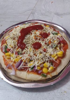 પિઝા (Pizza Recipe in Gujarati) રેસીપી મુખ્ય ફોટો
