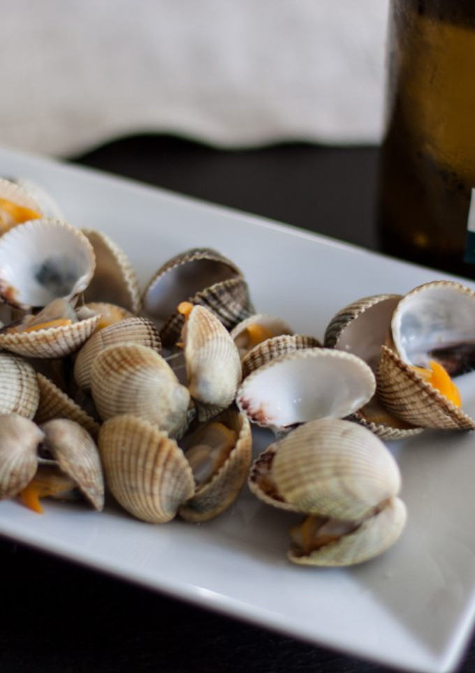Una foto de Berberechos al albariño