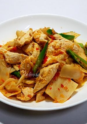 รูปของ อกไก่ผัดหน่อไม้ดอง