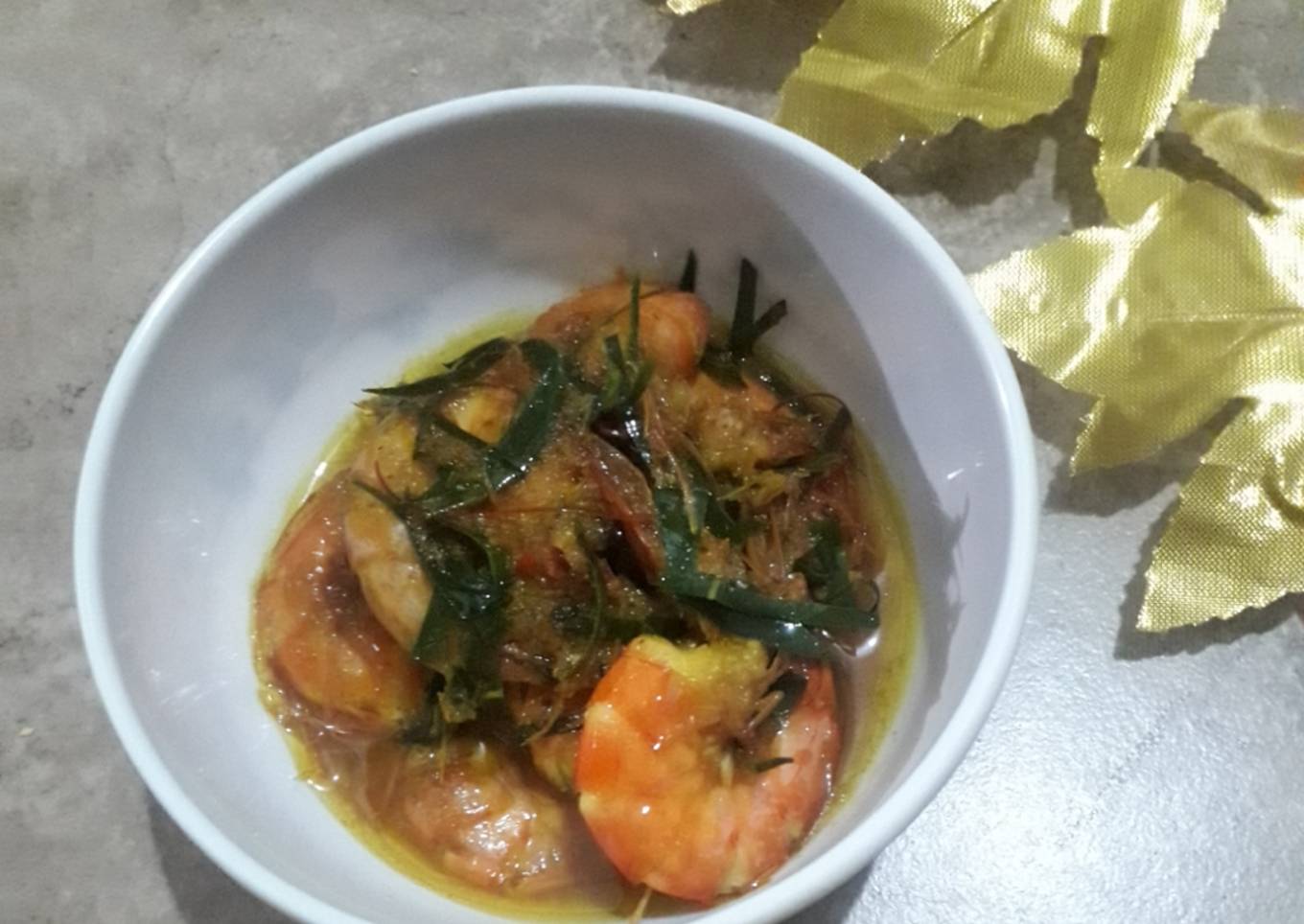 Udang masak kuning daun jeruk