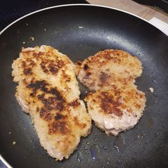 A picture of Garlic bread pork escalope.