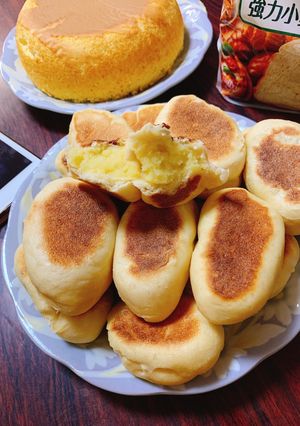 Hình của món Bánh mì nhân trứng sữa.