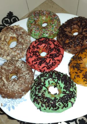 A picture of Colorful bake donut.