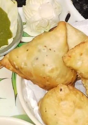 समोसा(SAMOSA RECIPE IN HINDI) रेसिपी मुख्य फोटो
