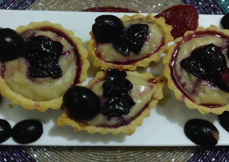 Sweet tarts fill with black grapes crush,& custard