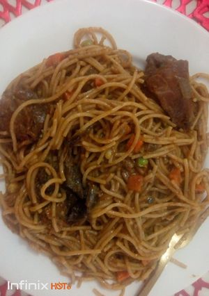 A picture of Zee's Spaghetti with Chicken and dry fish.