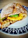 Bocadillo entre tortillas