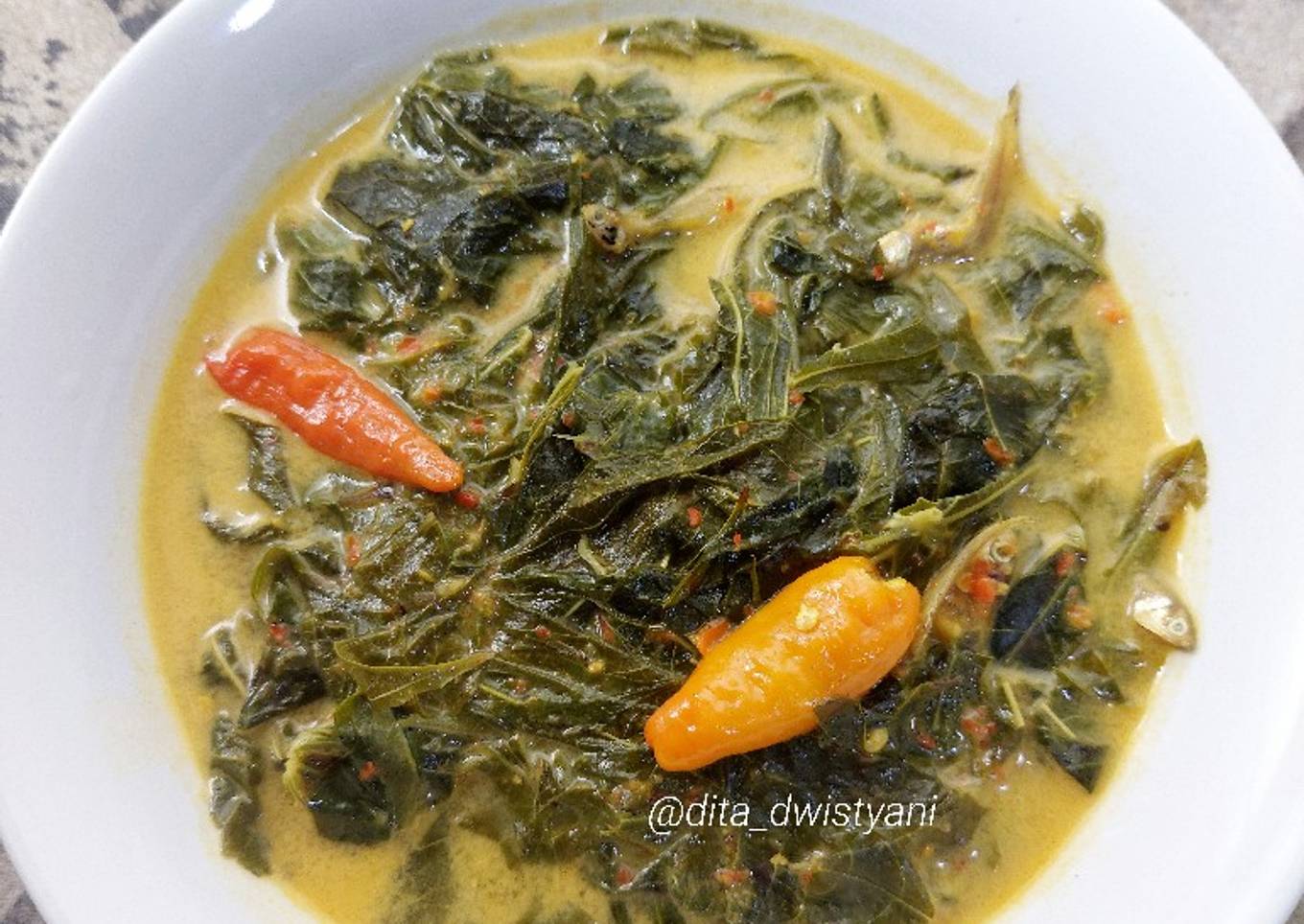 Sayur santan daun singkong pedas