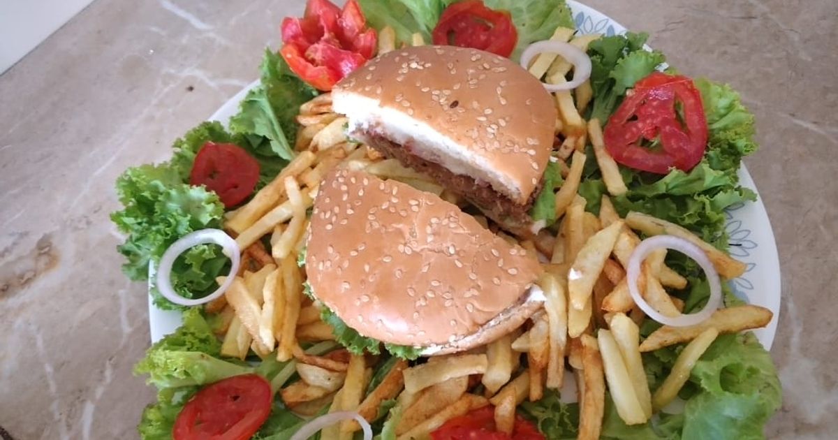 Jambo Beef Burger Recipe by Zoya Butt - Cookpad