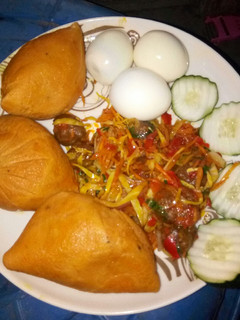 A picture of Moimoi with meat balls and cabbage ʂąųƈɛ😋😋.