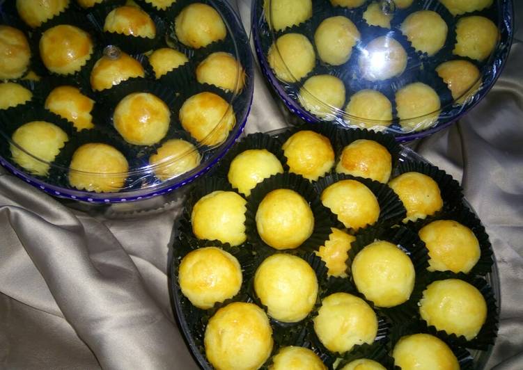 57. Nastar bola lembut