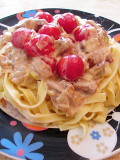 Una foto de Tagliatelle con salsa de champiñones y tomatitos cherry