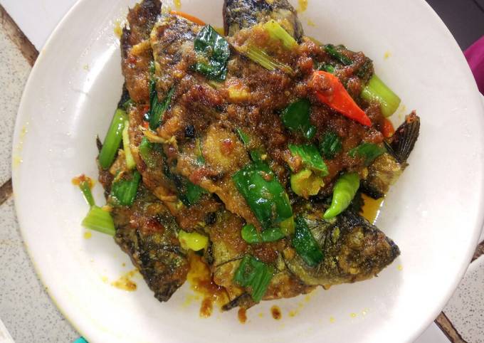 Resep Ikan mas bumbu kuning yang Menggugah Selera