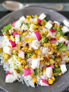 Una foto de Ensalada de arroz con brócoli, feta y vinagreta de pistachos
