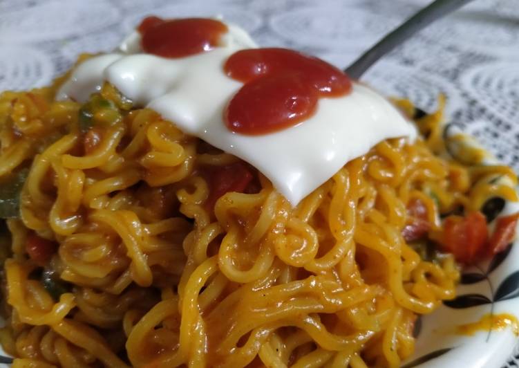 Step-by-Step Guide to Cook Appetizing Cheesy maggi 😀💕💕