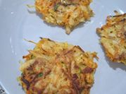 Une photo de pommes de terre oeuf croquette