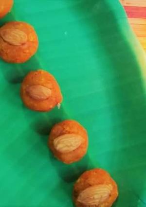 கேரட் தேங்காய் லட்டு செய்முறை முக்கிய புகைப்படம்
