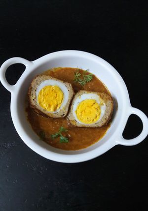 A picture of Nargisi Kofta Curry.