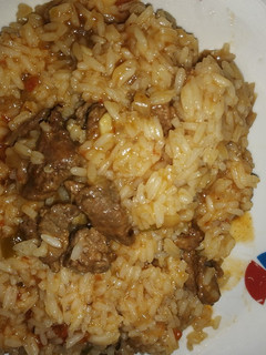 Una foto de Guiso de arroz con carne😋