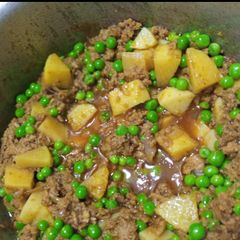 A picture of Alo qeema matar.