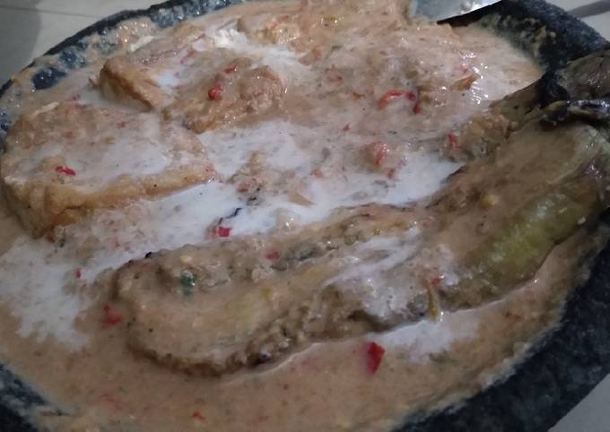 Resep 79. Pecel Terong Bakar Tempe Kukus oleh Rere - Cookpad