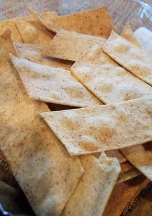 A picture of Olive Oil + Whole Grain Crackers.