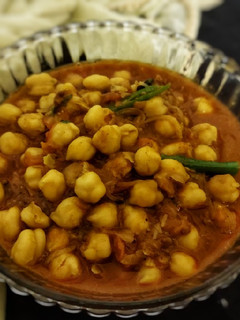 மிடில் ஈஸ்டர்ன் ஸ்டைல் சுண்டல் கறி(sundal curry recipe in tamil) செய்முறை முக்கிய புகைப்படம்