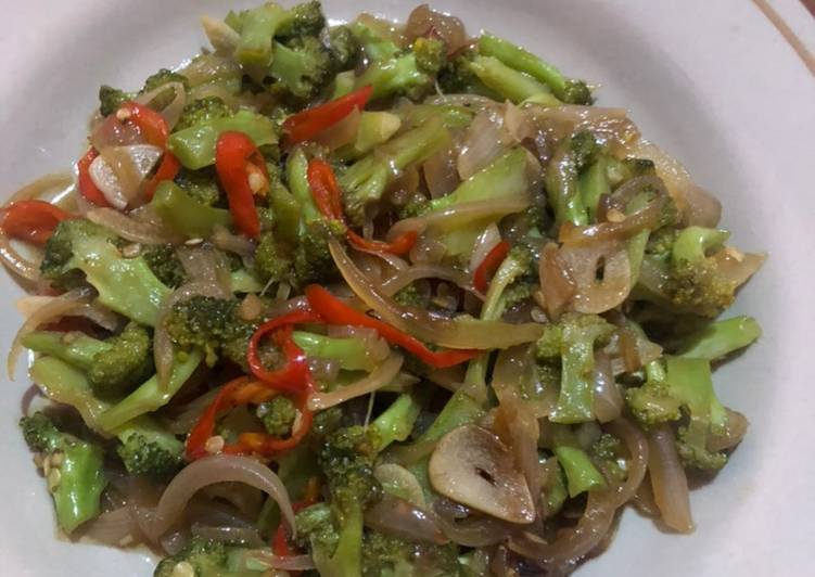 Bahan memasak Oseng Brokoli hijau Lezat