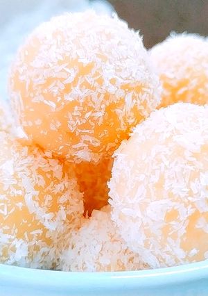 A picture of Rice flour laddoo.