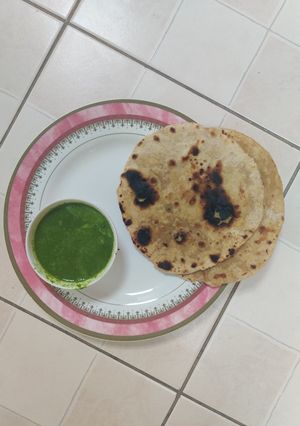 આલુ પાલક (Aloo Palak Recipe In Gujarati) રેસીપી મુખ્ય ફોટો