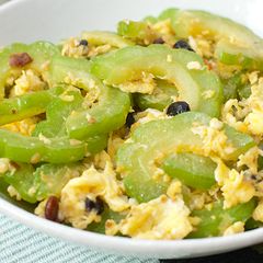 A picture of Bitter gourd with egg.