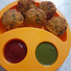 A picture of Chana Dal vada.
