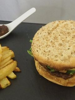 Une photo de Burger maison végétarien