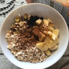 A picture of Breakfast with oats.