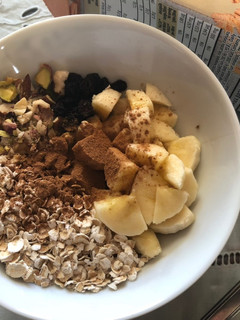 A picture of Breakfast with oats.