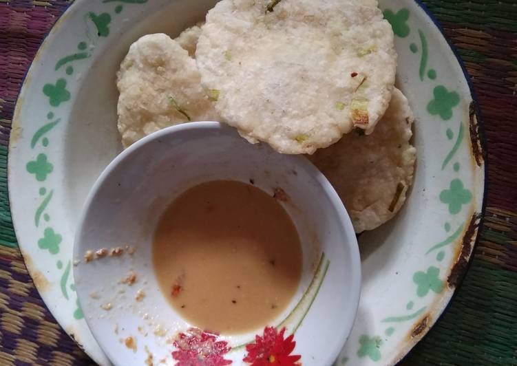 Cireng ala kadar sambel kacang jeruk purut