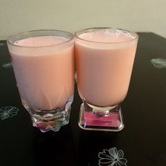 A picture of Strawberry smoothie.