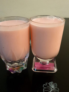 A picture of Strawberry smoothie.