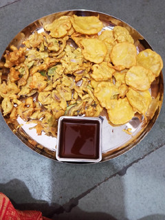 ઓનીયન પકોડા (Onion Pakoda Recipe In Gujarati) રેસીપી મુખ્ય ફોટો