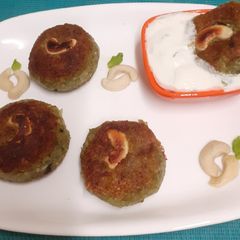 A picture of Hare Bhare Vratwale Sweet Potato & Paneer Croquettes With Exotic Yoghurt Chilli Dip.