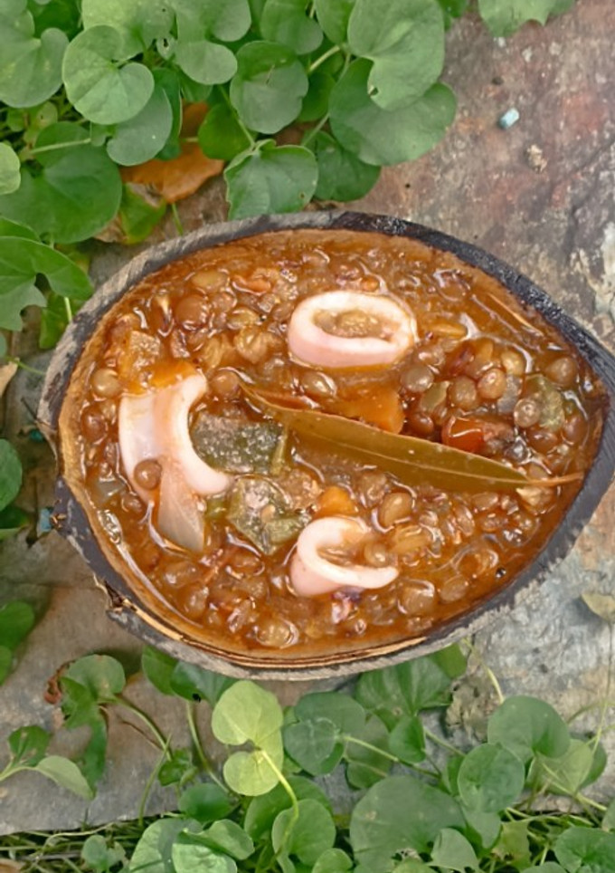Una foto de Lentejas con calamares