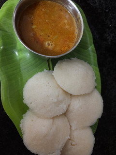 A picture of Idli sambhar.