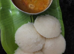 A picture of Idli sambhar.