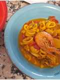 Fideuá de marisco, pescado y patatas