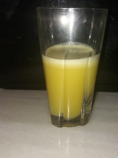 Una foto de Zumo de manzana y piña