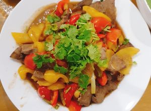 Hình của món Gan xào ớt chuông.